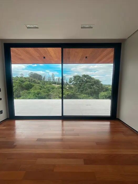 Porta de correr minimalista
